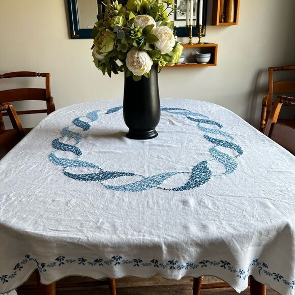 Vintage Hand Embroidered Linen Tablecloth Blue Floralβ Rectangle Cottagecore - Picture 9 of 9